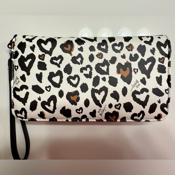 EUC Betsey Johnson Heart Leopard Print Wristlet - Picture 5 of 8